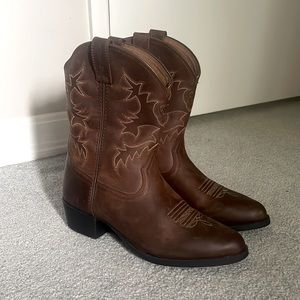 Casual Cowboy Cowgirl boot for summer or stampede size US 3